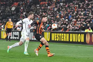 Řezník and Ferreyra are running during the match between Shakhtar vs Viktoria