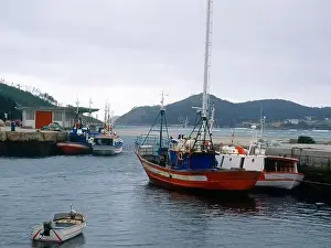 RIA DEL BARQUERO CON BARCA PESQUERAS ANCLADAS - FOTO AÑOS 90. Location: EXTERIOR. PUERTO DE BARES. LUGO. SPAIN
