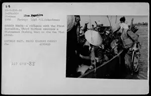 Photojournalism Prints: A rifleman from 1st Battalion