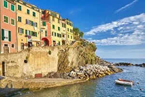 Images Dated 16th May 2016: Riomaggiore, Cinque Terre, Liguria, Italy