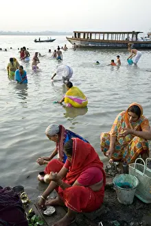 Sari Prints: Ritual morning puja. Assi Ghat. Ganges river. Varanasi. India