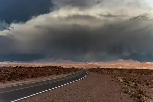 Sky Travel Prints: Route in the Puna Argentina that crosses areas cloudless, sunny and soon a storm