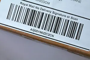Parcel Prints: Royal Mail no delivery signature or scan bar code on parcel packaging box