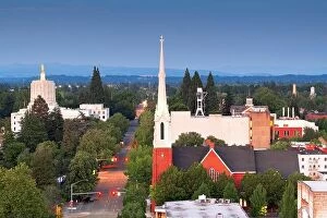 Images Dated 19th June 2018: Salem, Oregon, USA downtown city skyline at dusk