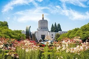 Images Dated 19th June 2018: Salem, Oregon, USA at the State Capitol and garden