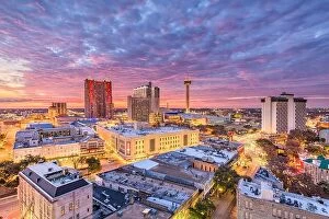 Images Dated 2nd February 2018: San Antonio, Texas, USA downtown city skyline at dusk