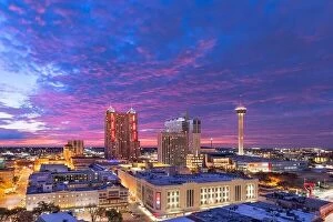 Images Dated 2nd February 2018: San Antonio, Texas, USA skyline at dusk from above