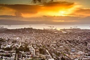 Images Dated 6th March 2016: San Francisco, California, USA Noe Valley skyline at dawn