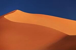 December Collection: Sand dune in Sahara Desert at sunset, Algeria