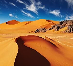 Images Dated 2nd December 2010: Sand dunes and rocks, Sahara Desert, Algeria