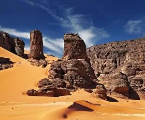 Images Dated 1st December 2010: Sand dunes and rocks, Sahara Desert, Algeria