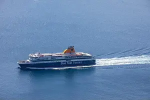 White Beauty Prints: Santorini, Greece - 10.8.2019: Tourists arriving with ferries running on Aegeans sea at Santorini island