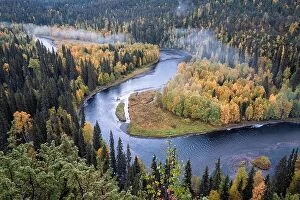 Images Dated 14th September 2018: Scenic river landscape with fall colors woodland at autumn morning in National Park, Finland