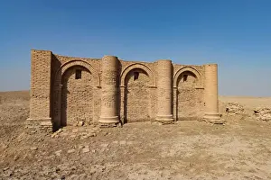 Monolithic Prints: A scenic view of Uruk City's famous Garius Temple