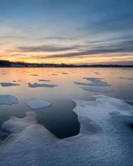 Images Dated 1st December 2018: Scenic winter landscape with frozen lake, sunset and beautiful evening light in Finland