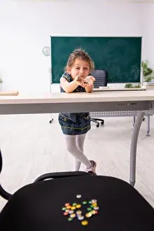 Joking Prints: School prank with sharp thumbtacks on chair
