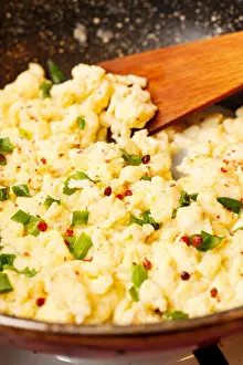 Brownish Prints: Scrambled eggs with onion on black pan