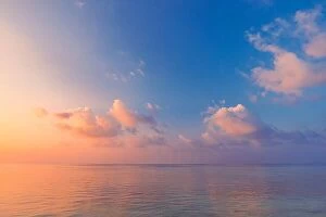 Images Dated 6th January 2017: Seascape gold sunset orange blue colorful sky white fluffy clouds sea sun rays