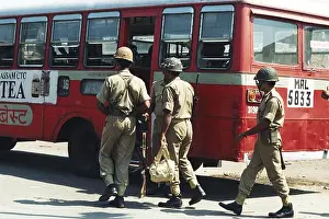 Guardian Prints: Security Mumbai policemen boarding in bus