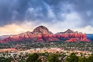 Images Dated 12th April 2018: Sedona, Arizona, USA downtown and Coffee Pot Mountain at dusk
