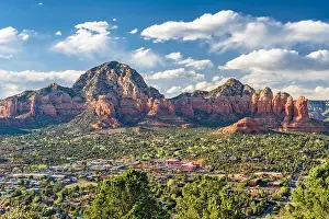 Sedona, Arizona, USA downtown skyline below the red rock mountains
