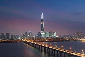 Images Dated 10th November 2017: Seoul cityscape with Lotte tower at twilight sunset near Han river in Seoul, South Korea