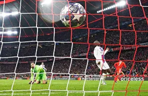 Football League Prints: Serge GNABRY, FCB 7 scores, shoots goal