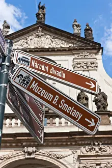 Aussenaufnahmen Prints: Signpost for tourists, the Salvator Church behind, Prague, Czech Republic, Europe