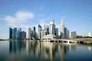 Images Dated 15th April 2017: Singapore business district skyline financial downtown building with tourist sightseeing in day at