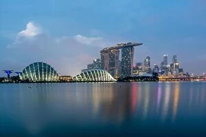 Images Dated 24th February 2017: Singapore business district skyline before sunrise at Marina Bay, Singapore