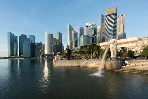 Images Dated 27th February 2017: SINGAPORE - FEBRUARY 27, 2017 : Merlion statue fountain with Singapore business district skyline