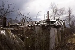 Small, largely disused, area between Tallinn Airport (Tallinna Lennujaam) and Soodevahe. Some homeless and very poor people live in this area, many of