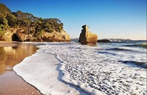 Images Dated 5th April 2014: Smiling Sphinx rock near Cathedral Cove, Coromandel Peninsula, New Zealand
