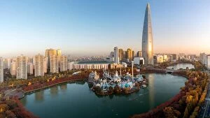 Images Dated 11th November 2017: South Korea skyline of Seoul, The best view of South Korea with Lotte world mall at Jamsil in Seoul
