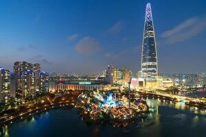 Images Dated 10th November 2017: South Korea skyline of Seoul, The best view of South Korea with Lotte world mall at Jamsil in Seoul