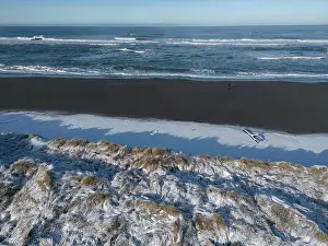 Changing Prints: Southern Oregon beach covered in snow after a rare winter storm in February 2023