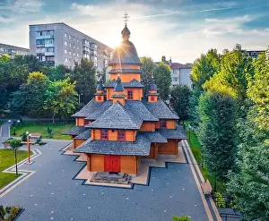 Ternopil Prints: Splendid summer view of Khram Pokrovy Presvyatoyi Bohorodytsi church in Ternopil city
