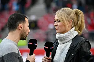 Domenico Prints: Sports presenter Sky Sport Britta Hofmann in interview with coach Domenico Tedesco FC Schalke 04