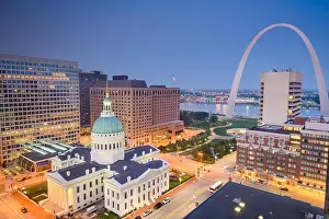 St. Louis, Missouri, USA downtown cityscape with the arch and courthouse at dusk
