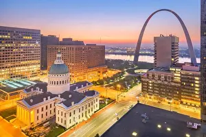 St. Louis, Missouri, USA downtown cityscape with the arch and courthouse at dusk