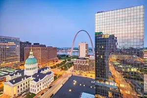 St. Louis, Missouri, USA downtown cityscape with the arch and courthouse at dusk