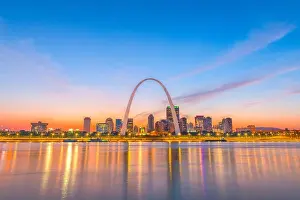 St. Louis, Missouri, USA downtown cityscape with the arch and courthouse at dusk