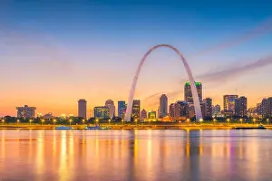 St. Louis, Missouri, USA downtown cityscape with the arch and courthouse at dusk