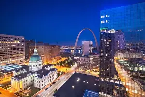 St. Louis, Missouri, USA downtown cityscape with the arch and courthouse at dusk