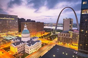 St. Louis, Missouri, USA downtown cityscape with the arch and courthouse at dusk