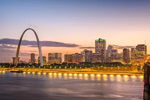 St. Louis, Missouri, USA downtown cityscape on the Mississippi River at twilight