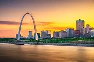 St. Louis, Missouri, USA downtown cityscape on the Mississippi River at twilight