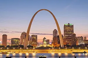 St. Louis, Missouri, USA downtown cityscape on the Mississippi River at twilight