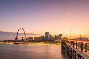 St. Louis, Missouri, USA downtown cityscape on the Mississippi River at twilight
