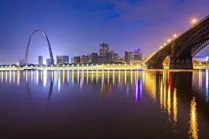 St. Louis, Missouri, USA downtown cityscape on the Mississippi River at twilight